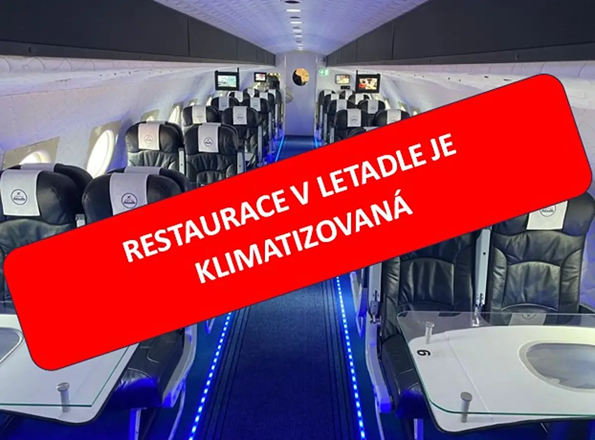 Klimatizovaná restaurace v letadle — kabina s koženými sedadly a skleněnými stolky