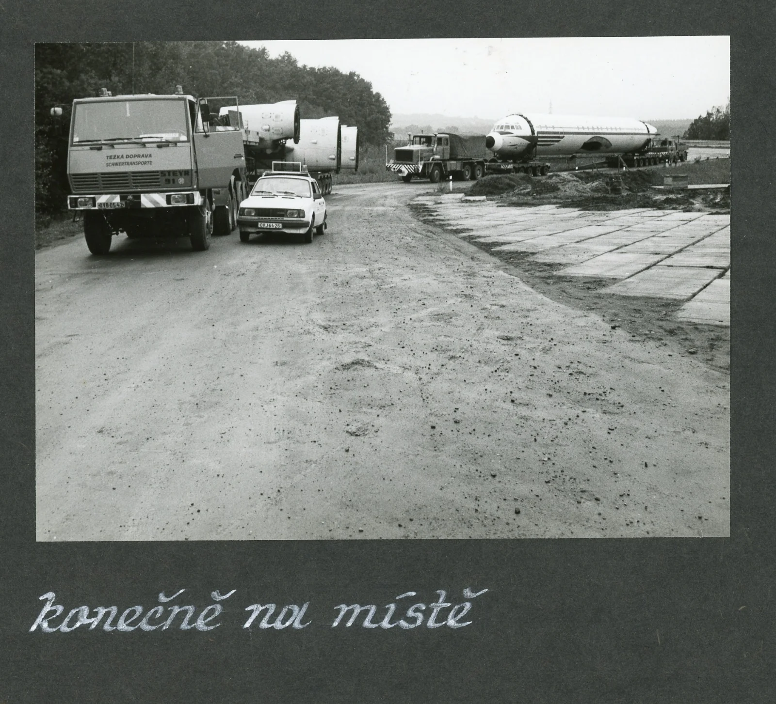 Historická fotografie — letoun Il-18 konečně na svém místě na odpočívadle u Bakova